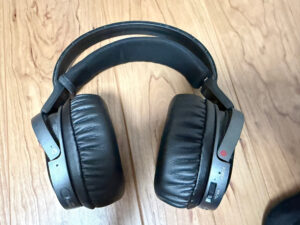ヘッドホンのリペアのご依頼です
